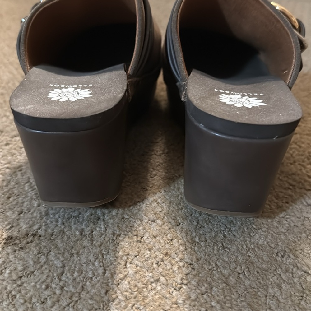 Yellow Box clogs - Picture 3 of 5